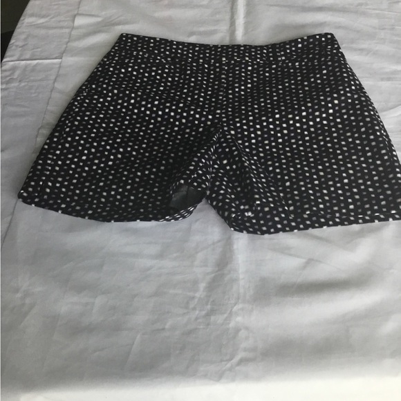 WHITE HOUSE BLACK MARKET 5” CHINO SHORT SIZE 2 - Picture 1 of 5